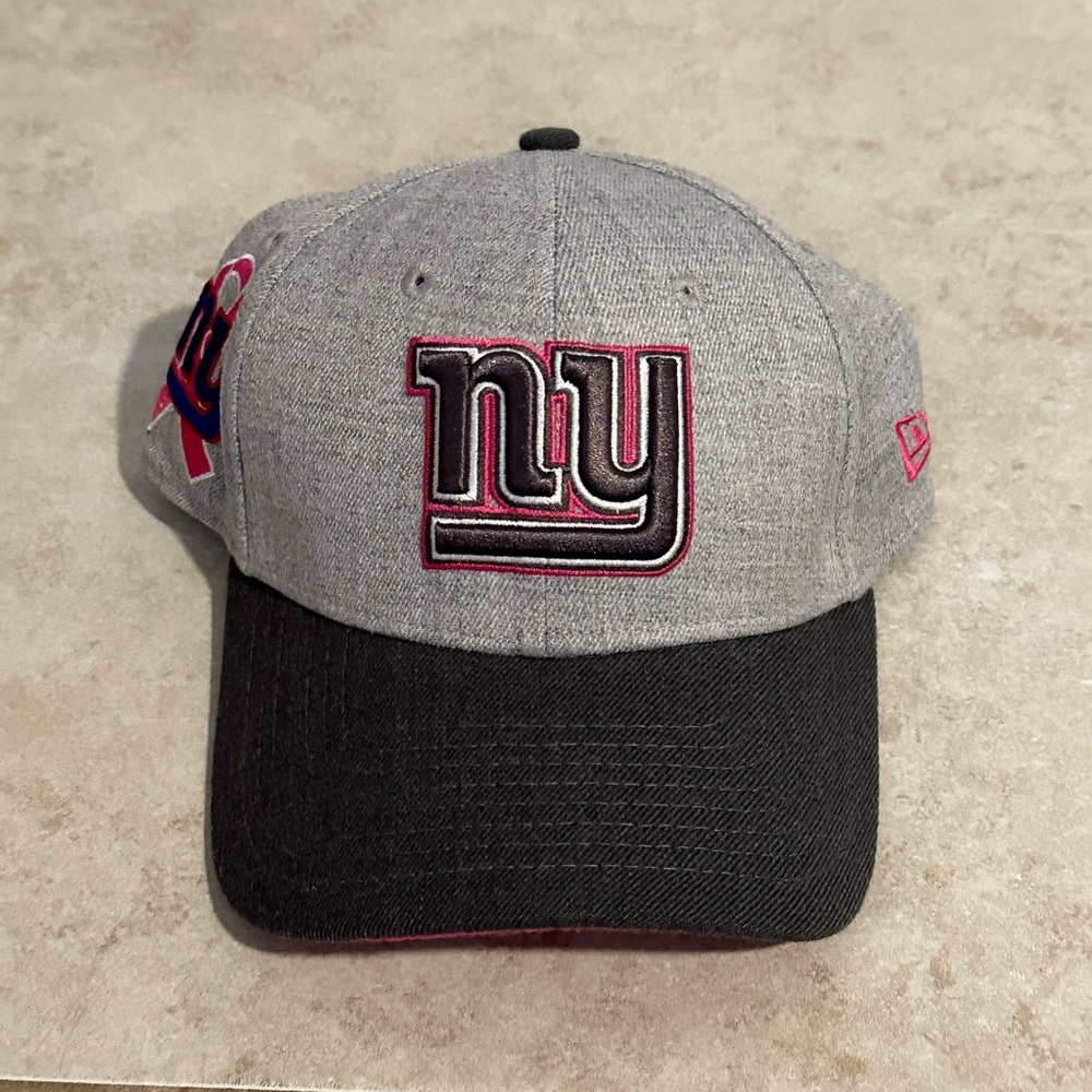 New Era women’s New York Giants Gray Hat with Black Brim Pink Trim, NWOT, sm/med
